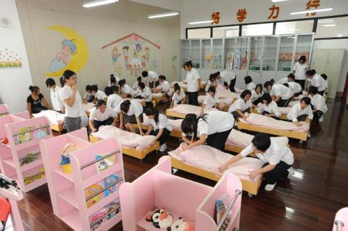 重庆女生学艺术教育专业前途趋势,幼儿师范学院
